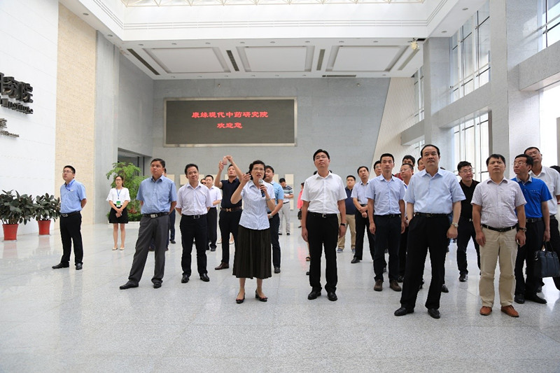 第七届淮海经济区焦点区都市市长聚会会议与会向导莅临博天堂网址药业考察